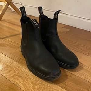 Women’s black Blundstone 3.5 or US 6.5